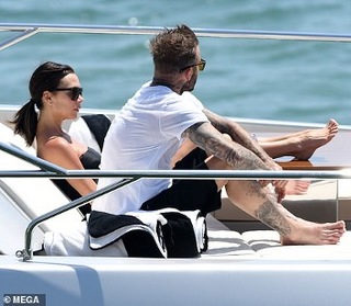 Victoria Beckham feet photo thumbnail