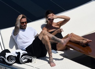 Victoria Beckham feet photo thumbnail