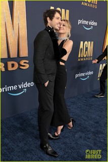 Kelsea Ballerini feet photo thumbnail