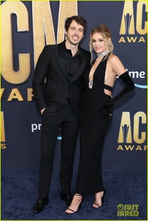 Kelsea Ballerini feet photo thumbnail