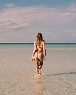 Elsa Hosk feet photo thumbnail