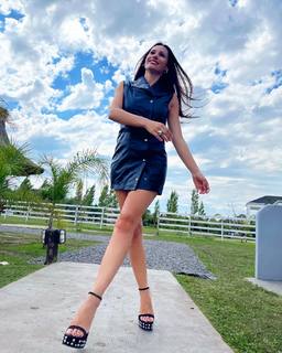 Carolina Ardohain feet photo thumbnail