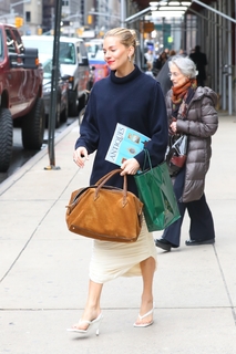 Sienna Miller feet photo thumbnail
