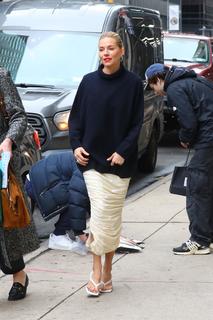 Sienna Miller feet photo thumbnail