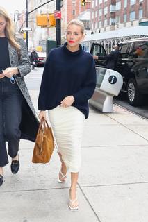 Sienna Miller feet photo thumbnail