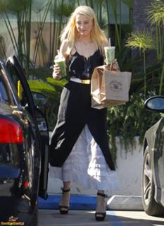 Amber Heard feet photo thumbnail