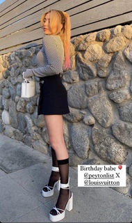 Peyton List feet photo thumbnail