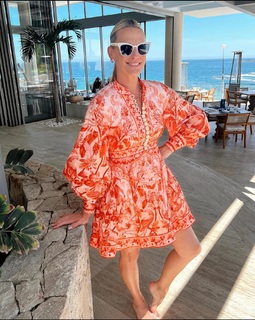 Molly Sims feet photo thumbnail