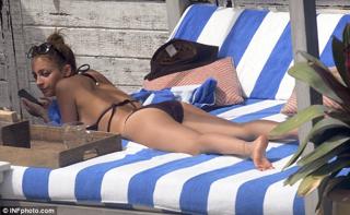 Nicole Richie feet photo thumbnail