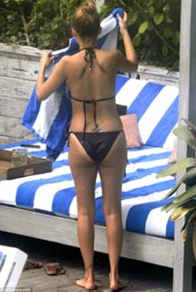 Nicole Richie feet photo thumbnail