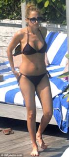 Nicole Richie feet photo thumbnail