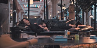 Anne Hathaway feet photo thumbnail