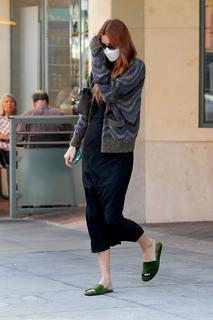 Kendall Jenner feet photo thumbnail