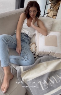 Klaudia Halejcio feet photo thumbnail
