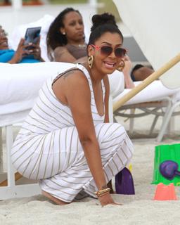La La Anthony feet photo thumbnail