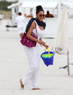 La La Anthony feet photo thumbnail
