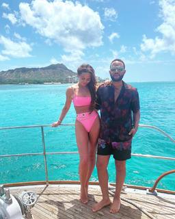Chrissy Teigen feet photo thumbnail