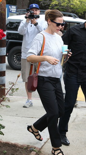 Jennifer Garner feet photo thumbnail