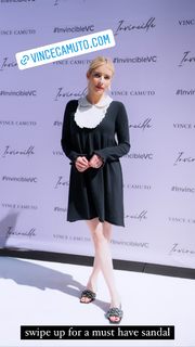 Emma Roberts feet photo thumbnail