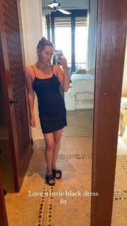 Ashley Tisdale feet photo thumbnail