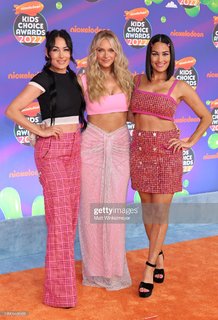Nikki Garcia feet photo thumbnail