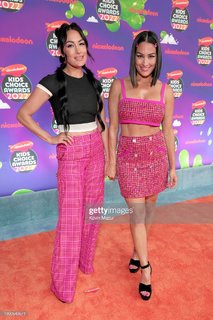 Nikki Garcia feet photo thumbnail