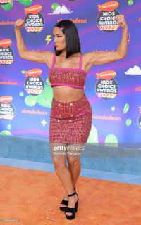 Nikki Garcia feet photo thumbnail