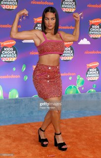 Nikki Garcia feet photo thumbnail