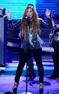 Demi Lovato feet photo thumbnail