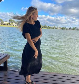 Luisana Lopilato feet photo thumbnail