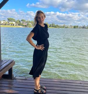 Luisana Lopilato feet photo thumbnail