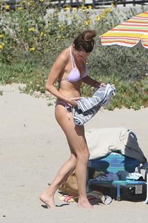 Alessandra Ambrosio feet photo thumbnail