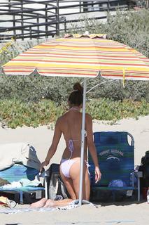 Alessandra Ambrosio feet photo thumbnail