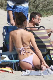 Alessandra Ambrosio feet photo thumbnail