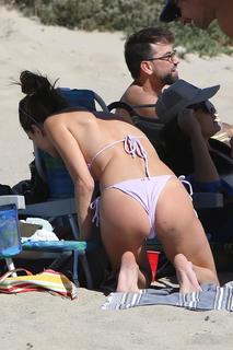 Alessandra Ambrosio feet photo thumbnail