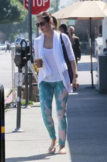 Minka Kelly feet photo thumbnail