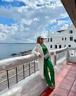 Carla Diaz feet photo thumbnail