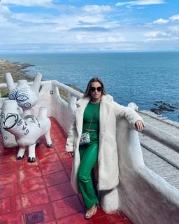 Carla Diaz feet photo thumbnail