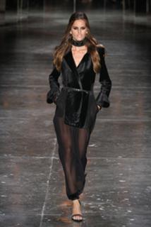 Izabel Goulart feet photo thumbnail
