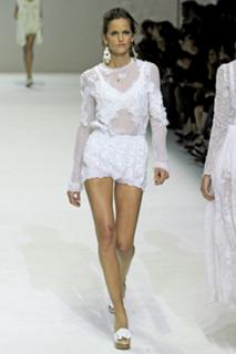 Izabel Goulart feet photo thumbnail