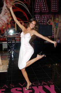 Izabel Goulart feet photo thumbnail