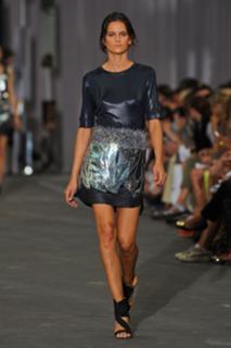 Izabel Goulart feet photo thumbnail
