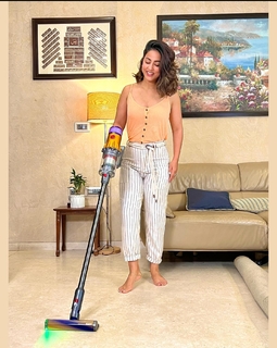 Hina Khan feet photo thumbnail