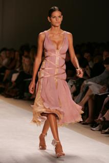 Izabel Goulart feet photo thumbnail