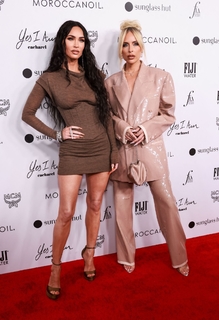 Megan Fox feet photo thumbnail
