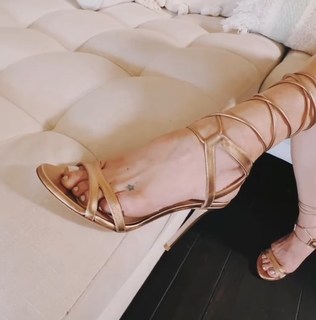 Kate Hudson feet photo thumbnail