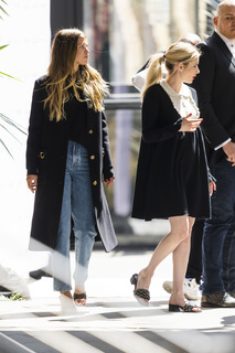 Emma Roberts feet photo thumbnail