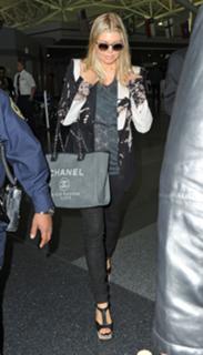 Fergie feet photo thumbnail