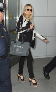 Fergie feet photo thumbnail