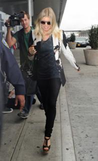 Fergie feet photo thumbnail